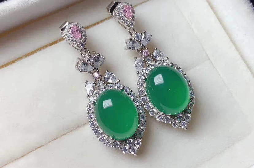 Cách phối đồ đẹp với bông tai ngọc