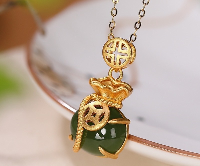 Charm ngọc mini - xu hướng phụ kiện phong thủy 2025