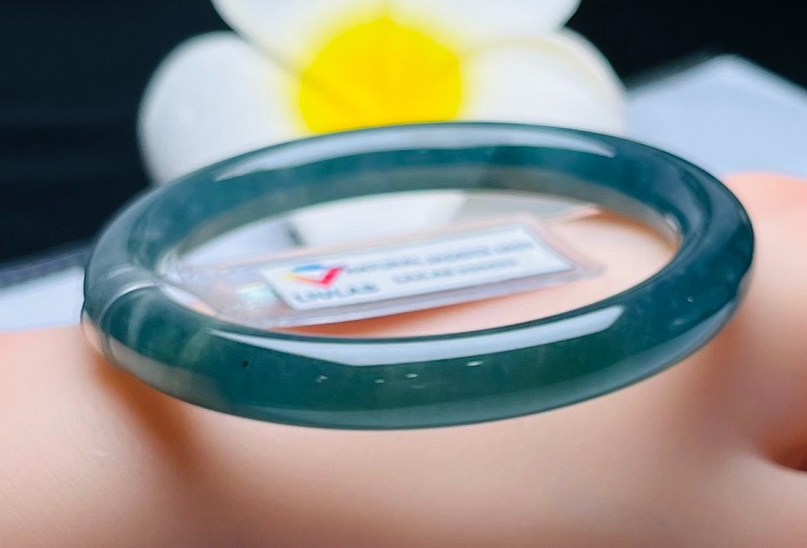 Vòng ngọc phong thủy phù hợp với chủ nhân cung Bạch Dương