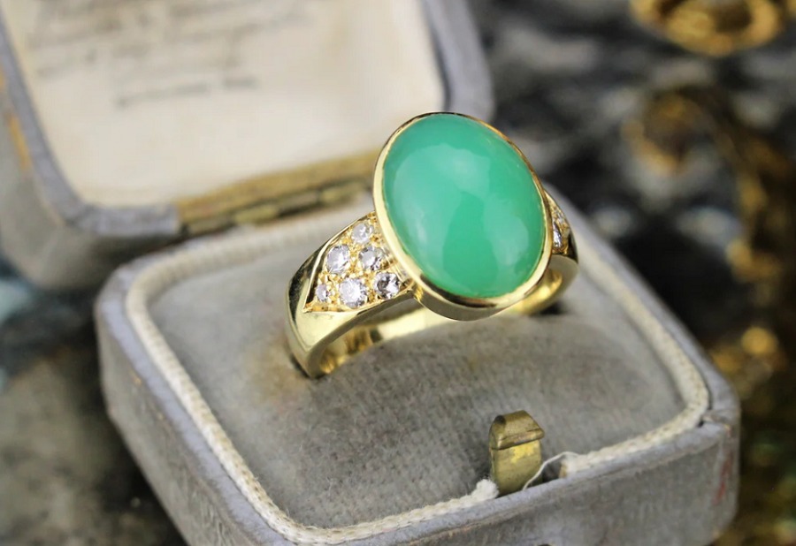 Trang sức tinh tế kết hợp giữa ngọc cẩm thạch và đá quý