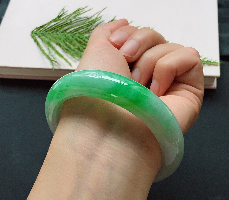 Trang sức ngọc hợp với mệnh hỏa