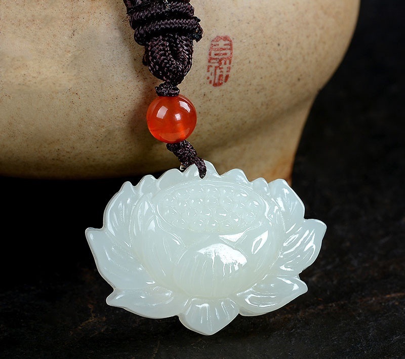 Dây chuyền ngọc phong thủy - quà tặng ý nghĩa dành cho mẹ