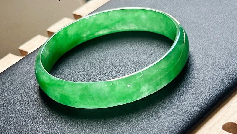 Nên chọn quà tặng ngọc cho người mới quen theo sở thích của người nhận quà