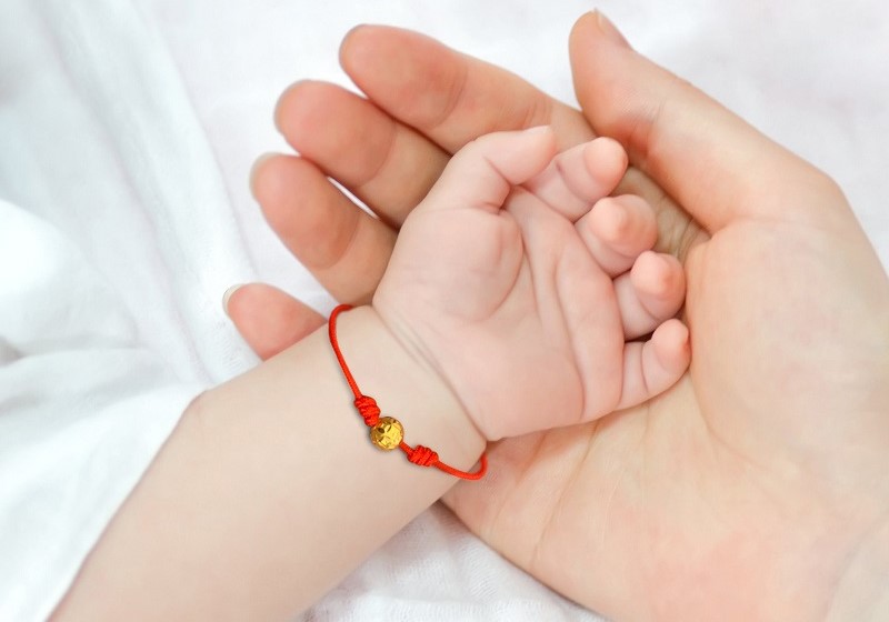 Vòng tay hoặc chân bằng ngọc cho trẻ sơ sinh