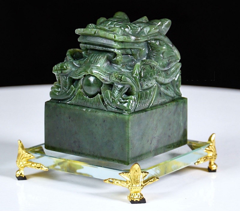 Ấn rồng ngọc bích giúp thăng tiến sự nghiệp