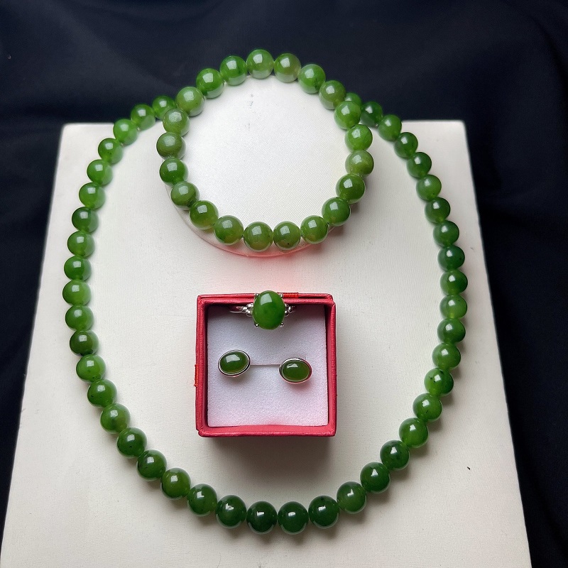 Trang sức ngọc - quà tặng ý nghĩa giúp gửi gắm yêu thương cho người thân yêu