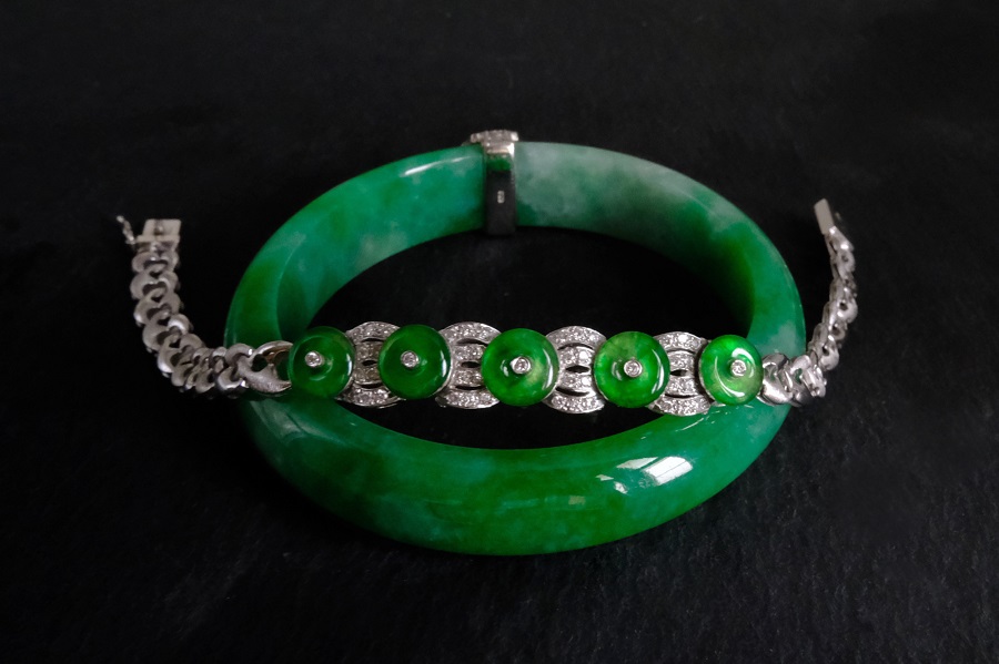 Vòng ngọc phỉ thủy giúp hỗ trợ sức khỏe cho người đeo