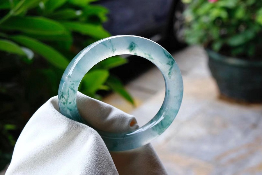 King Jades cung cấp trang sức ngọc cẩm thạch thiên nhiên hàng đầu