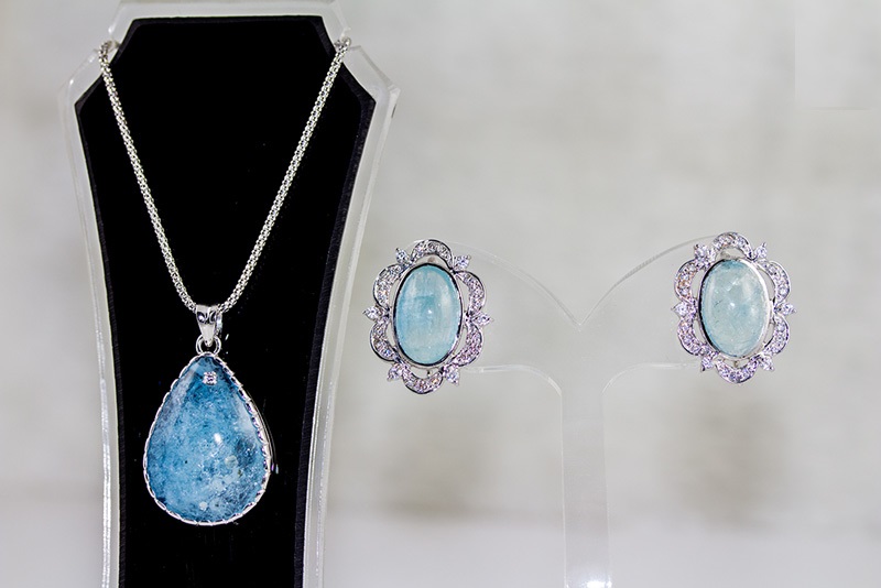 Trang sức ngọc xanh tự nhiên phù hợp cho người mệnh 