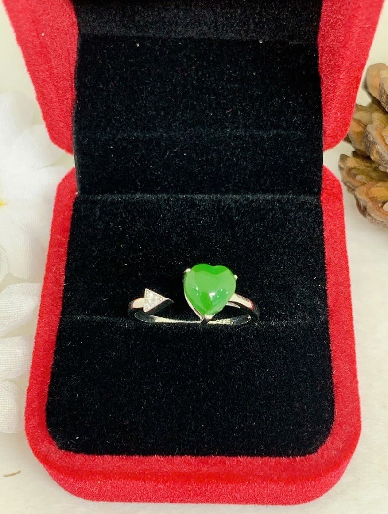 Trang sức ngọc tự nhiên mang đến sự bình an, may mắn trong cuộc sống