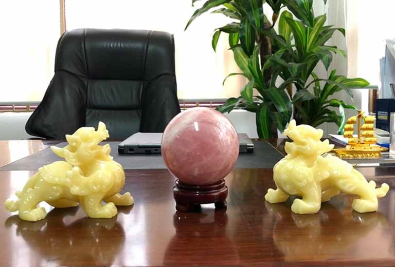 Tỳ Hưu ngọc đặt trên bàn làm việc giúp giữ lộc, chiêu tài