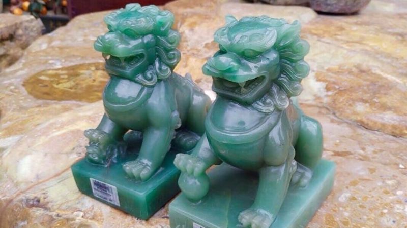 Cặp sư tử ngọc đặt trên bàn làm việc giúp tăng uy quyền