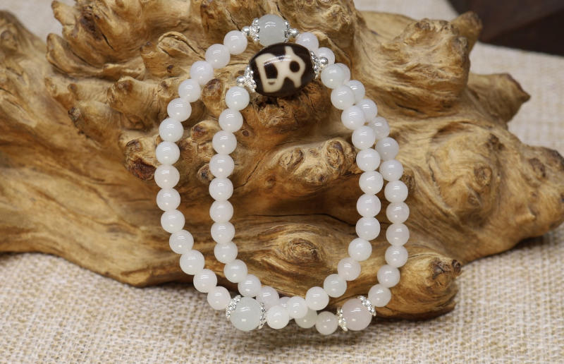 Vòng ngọc vừa giúp bạn tăng thẩm mỹ và hỗ trợ giảm lo âu 