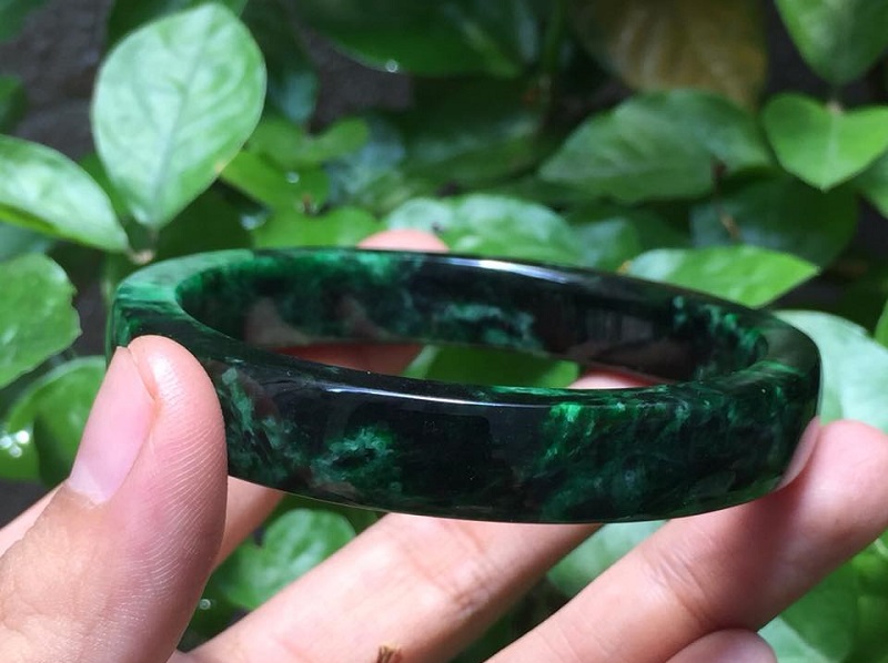 Tìm hiểu về vòng ngọc Sơn Thủy bản vuông