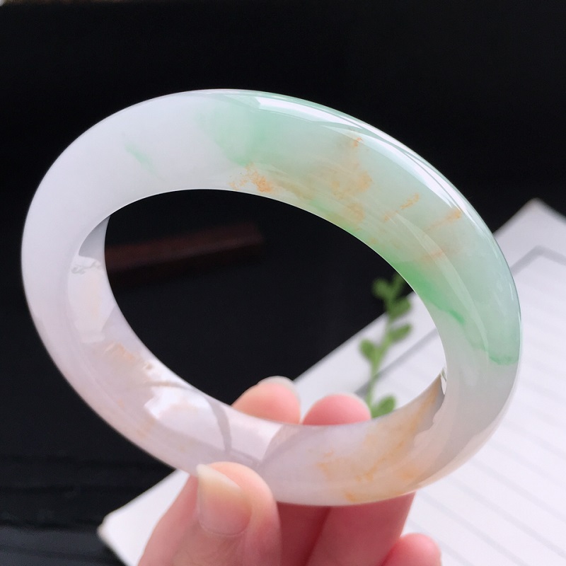 Vòng tay ngọc hòa điền đẹp sang trọng và tinh tế